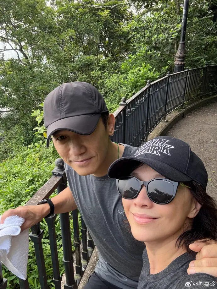 原來梁朝偉是劉嘉玲旗下藝人