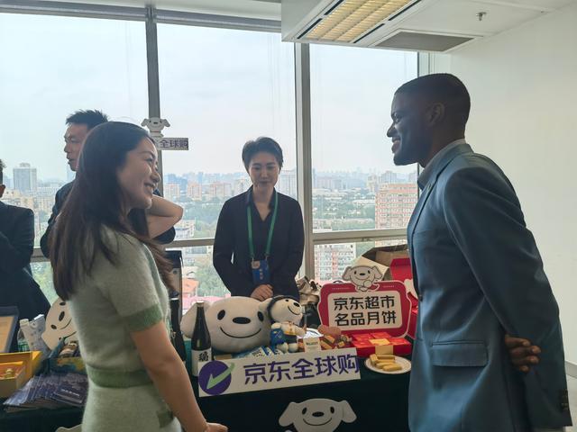 從“全球購”到“文化橋”:跨境電商成中外文化交流新紐帶