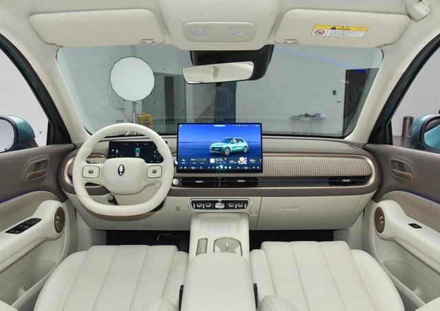 媲美保時捷!配備激光雷達+短刀電池,網(wǎng)友:比亞迪元PLUS買早了