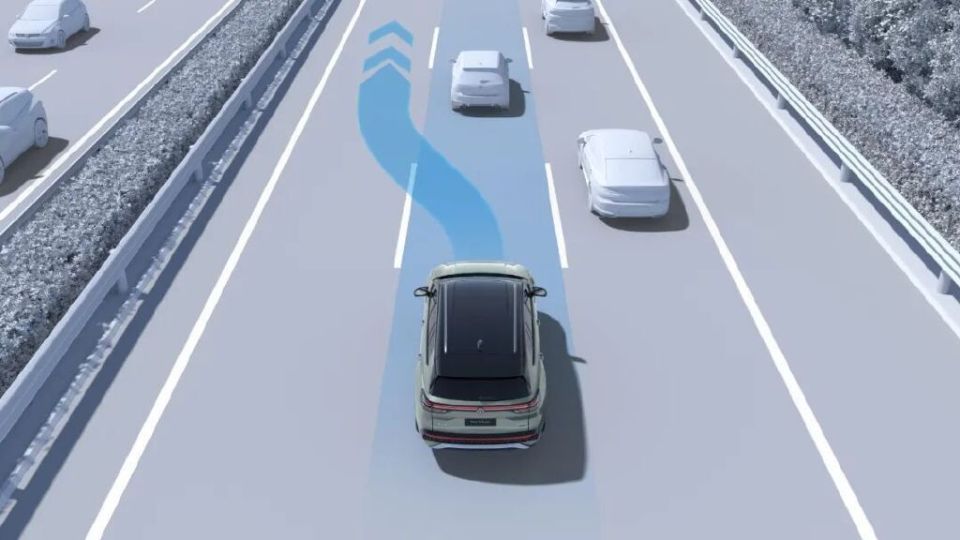 “落后”的燃油車,正用“智”變回擊新能源汽車 圖片