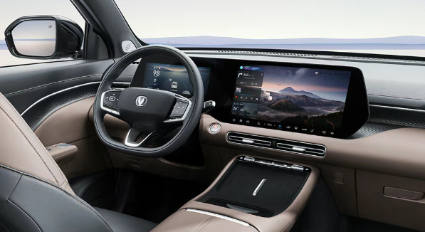 “落后”的燃油車,正用“智”變回擊新能源汽車 圖片