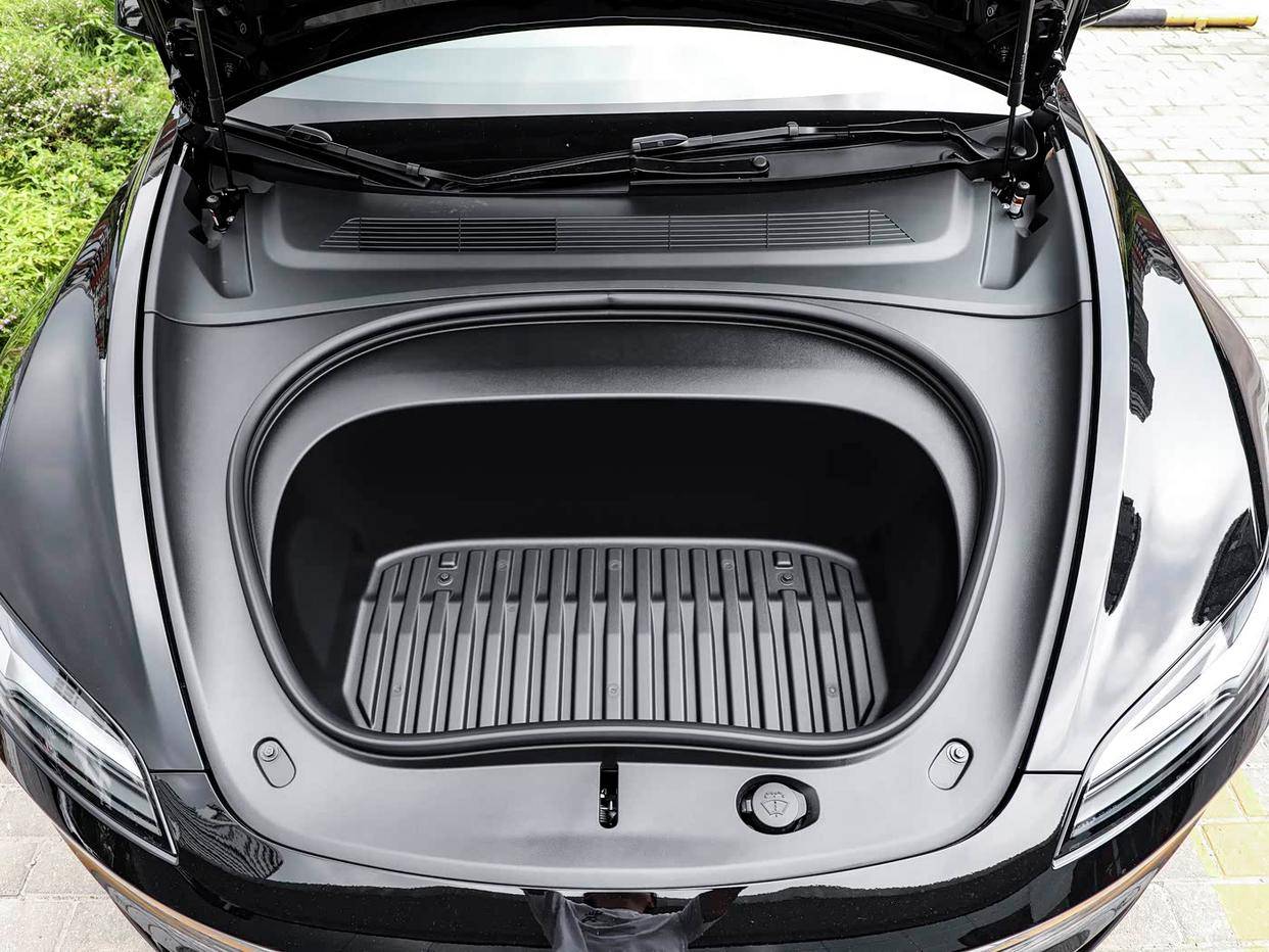 23.55萬(wàn)起步價(jià),新特斯拉Model 3亮相,外觀科技感更強(qiáng),配置更智能