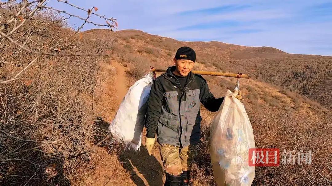 十年如一日,銀行員工變身\"大青山清道夫\",十萬垃圾瓶見證環保心