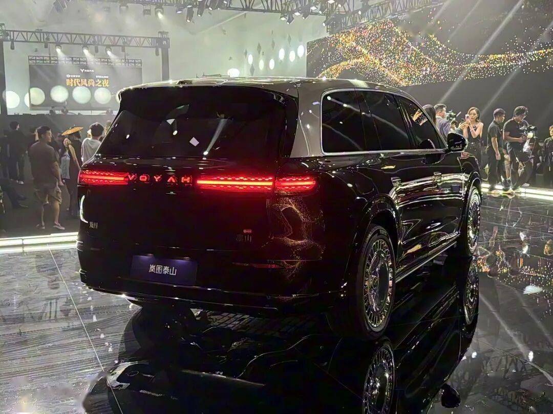 鴻蒙座艙+華為智駕+三腔空懸,續(xù)航1400km,網友:等等價格!