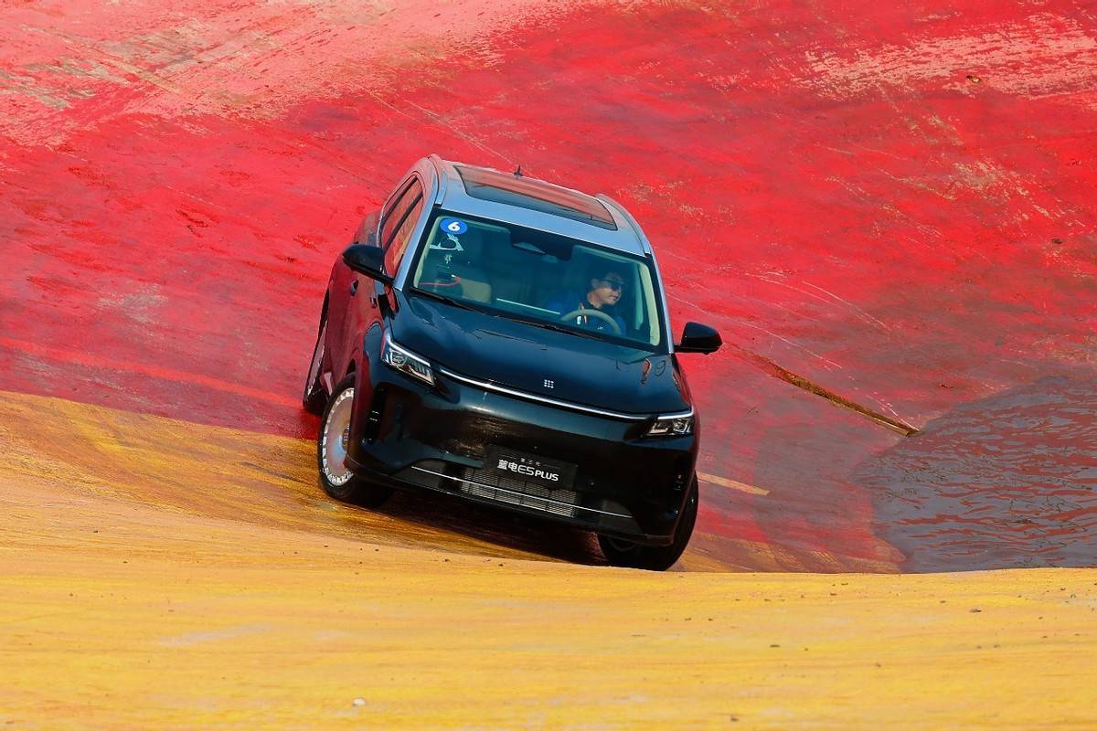 從續(xù)航到場(chǎng)景:第三代藍(lán)電E5 PLUS如何解鎖混動(dòng)SUV新價(jià)值密碼